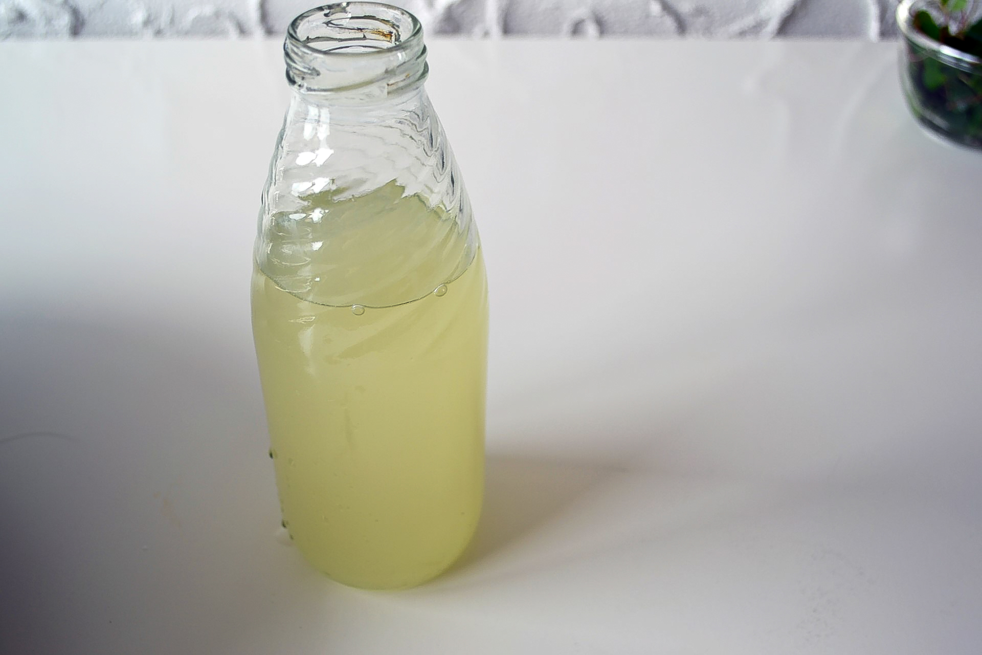 Fertige Sauerklee, Limonade in schönem Gelb.